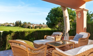 Maison jumelée à vendre, en première ligne de golf, dans une résidence sécurisée à Guadalmina Alta à Marbella 7934 