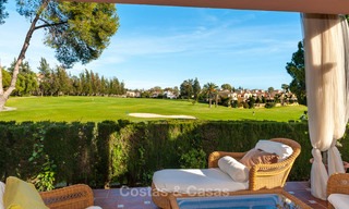Maison jumelée à vendre, en première ligne de golf, dans une résidence sécurisée à Guadalmina Alta à Marbella 7935 