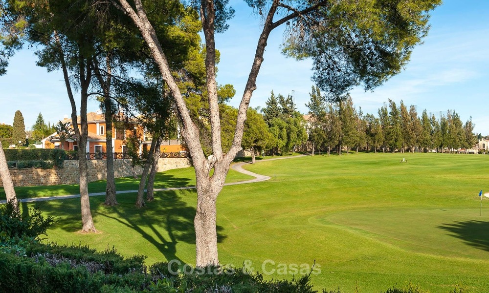 Maison jumelée à vendre, en première ligne de golf, dans une résidence sécurisée à Guadalmina Alta à Marbella 7955