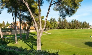 Maison jumelée à vendre, en première ligne de golf, dans une résidence sécurisée à Guadalmina Alta à Marbella 7955 