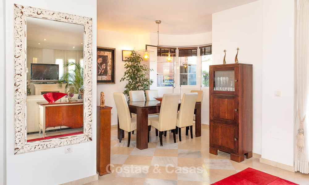 Maison jumelée à vendre, en première ligne de golf, dans une résidence sécurisée à Guadalmina Alta à Marbella 7940