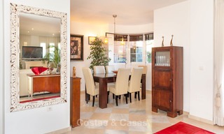 Maison jumelée à vendre, en première ligne de golf, dans une résidence sécurisée à Guadalmina Alta à Marbella 7940 