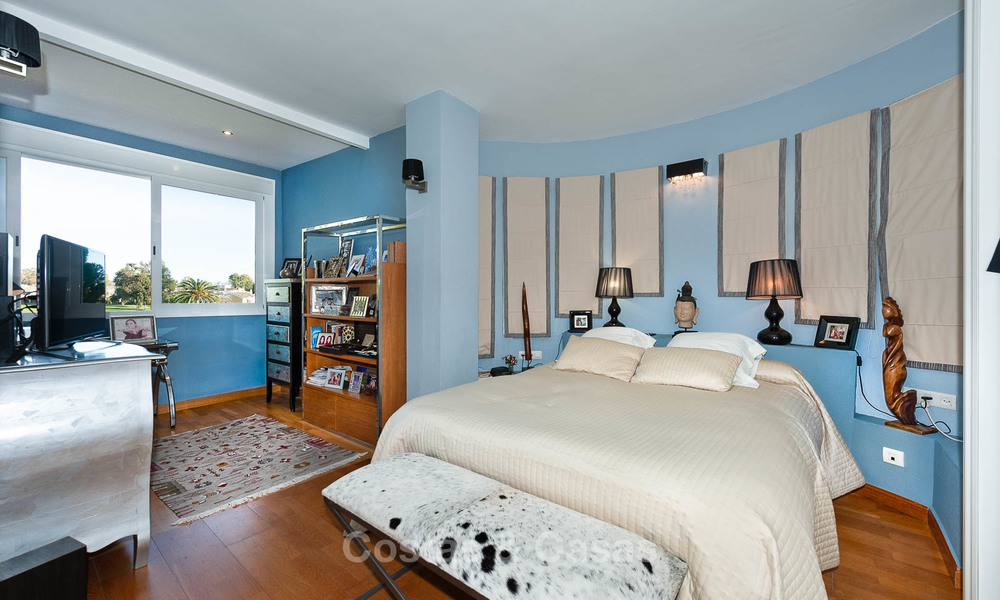 Maison jumelée à vendre, en première ligne de golf, dans une résidence sécurisée à Guadalmina Alta à Marbella 7950