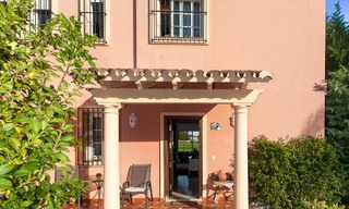 Maison jumelée à vendre, en première ligne de golf, dans une résidence sécurisée à Guadalmina Alta à Marbella 7954 