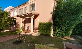 Maison jumelée à vendre, en première ligne de golf, dans une résidence sécurisée à Guadalmina Alta à Marbella 7931 