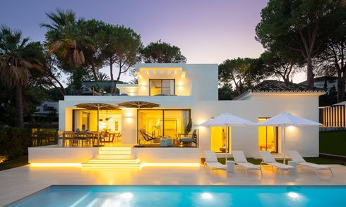 A vendre, ravissante villa de luxe rénovée, située dans la vallée du Golf de Nueva Andalucía - Marbella 8159