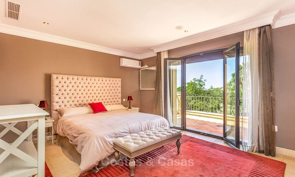 Spacieuse et luxueuse villa de style traditionnel à vendre, en première ligne de golf, Nueva Andalucía, Marbella 8240