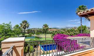 Spacieuse et luxueuse villa de style traditionnel à vendre, en première ligne de golf, Nueva Andalucía, Marbella 8242 