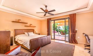 Spacieuse et luxueuse villa de style traditionnel à vendre, en première ligne de golf, Nueva Andalucía, Marbella 8248 