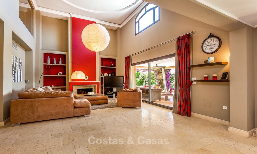 Spacieuse et luxueuse villa de style traditionnel à vendre, en première ligne de golf, Nueva Andalucía, Marbella 8253