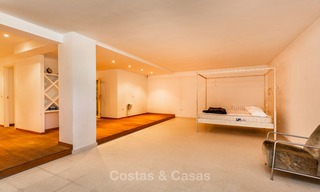 Spacieuse et luxueuse villa de style traditionnel à vendre, en première ligne de golf, Nueva Andalucía, Marbella 8260 