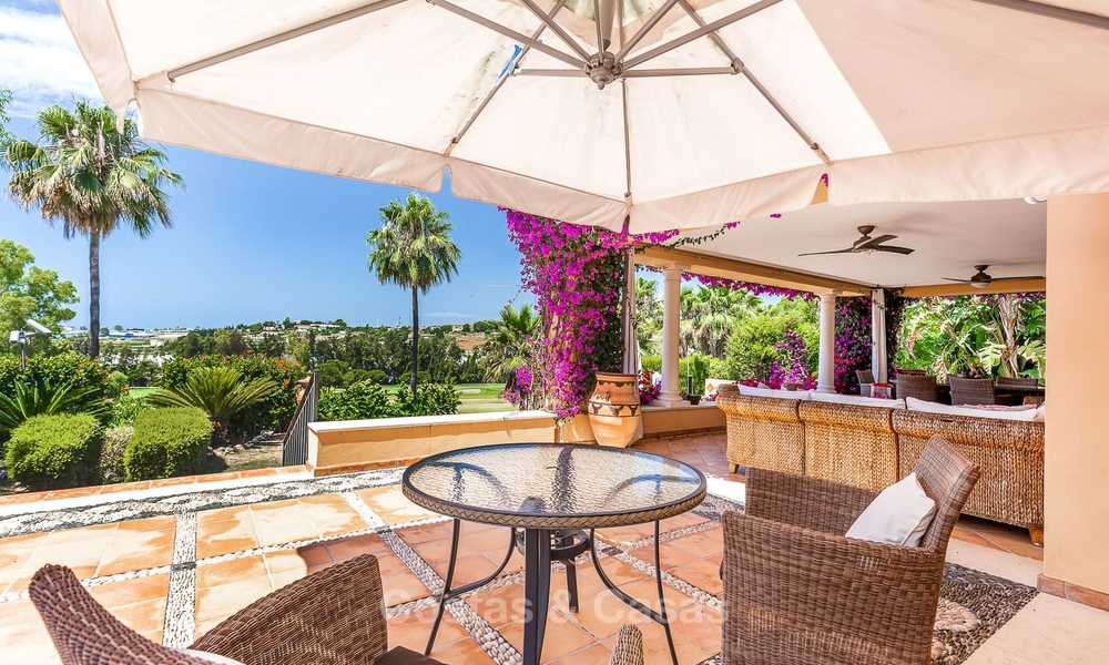Spacieuse et luxueuse villa de style traditionnel à vendre, en première ligne de golf, Nueva Andalucía, Marbella 8264
