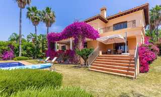 Spacieuse et luxueuse villa de style traditionnel à vendre, en première ligne de golf, Nueva Andalucía, Marbella 8265 