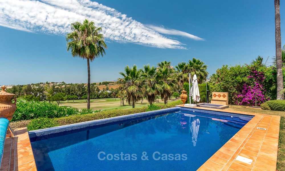 Spacieuse et luxueuse villa de style traditionnel à vendre, en première ligne de golf, Nueva Andalucía, Marbella 8266