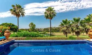 Spacieuse et luxueuse villa de style traditionnel à vendre, en première ligne de golf, Nueva Andalucía, Marbella 8267 