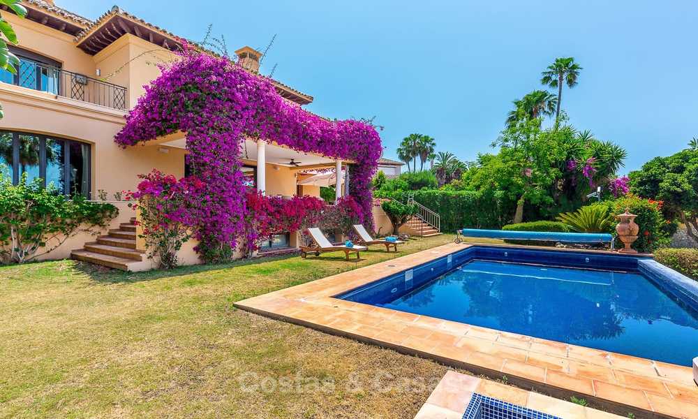 Spacieuse et luxueuse villa de style traditionnel à vendre, en première ligne de golf, Nueva Andalucía, Marbella 8269