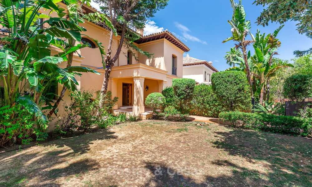Spacieuse et luxueuse villa de style traditionnel à vendre, en première ligne de golf, Nueva Andalucía, Marbella 8272