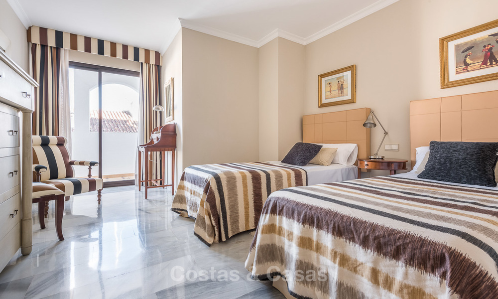 Superbe opportunité!!! Appartement de luxe, spacieux en front de mer dans la marina de Puerto Banus - Marbella 8486