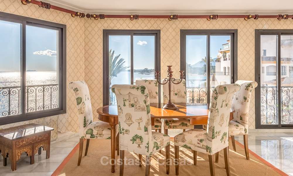 Superbe opportunité!!! Appartement de luxe, spacieux en front de mer dans la marina de Puerto Banus - Marbella 8491