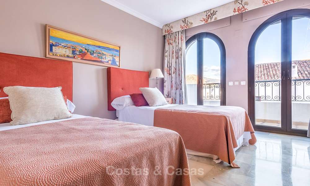 Superbe opportunité!!! Appartement de luxe, spacieux en front de mer dans la marina de Puerto Banus - Marbella 8496