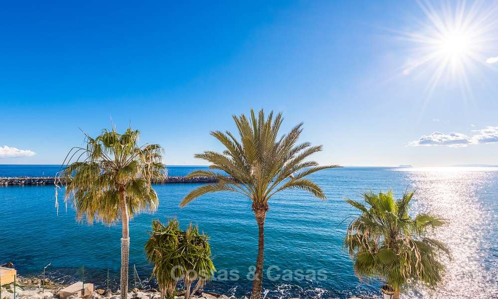 Superbe opportunité!!! Appartement de luxe, spacieux en front de mer dans la marina de Puerto Banus - Marbella 8499