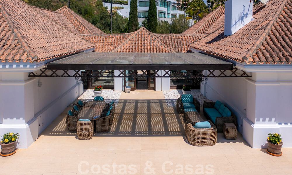 Somptueuse villa de luxe de style traditionnel avec de magnifiques vues sur la mer à vendre, Benahavis - Marbella 37110