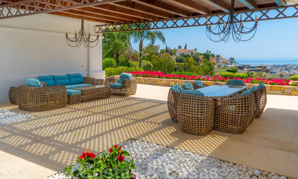 Somptueuse villa de luxe de style traditionnel avec de magnifiques vues sur la mer à vendre, Benahavis - Marbella 37144
