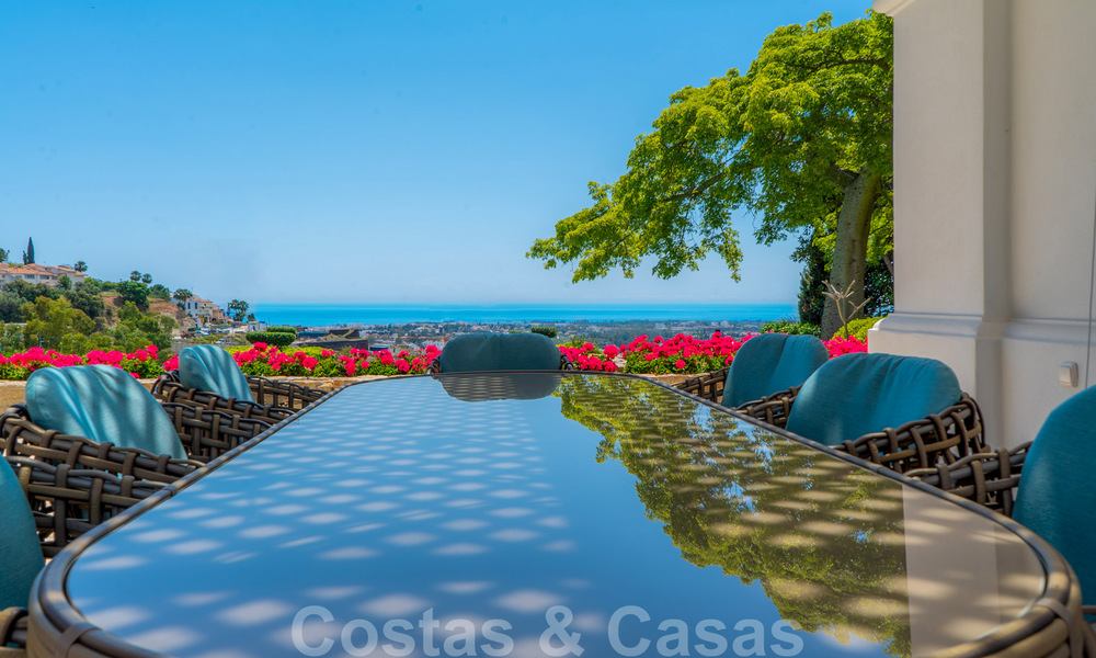 Somptueuse villa de luxe de style traditionnel avec de magnifiques vues sur la mer à vendre, Benahavis - Marbella 37146