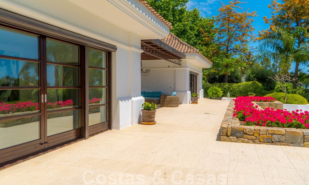Somptueuse villa de luxe de style traditionnel avec de magnifiques vues sur la mer à vendre, Benahavis - Marbella 37152