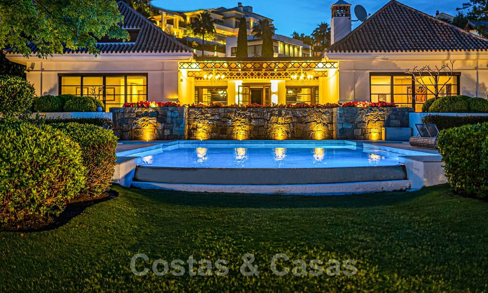 Somptueuse villa de luxe de style traditionnel avec de magnifiques vues sur la mer à vendre, Benahavis - Marbella 37160