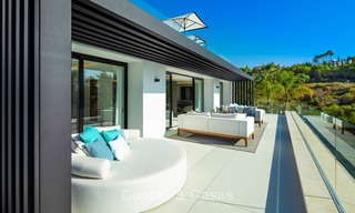 Villa de luxe spacieuse et joliment rénovée à vendre avec vue sur la mer et le golf, Nueva Andalucía, Marbella 8570 