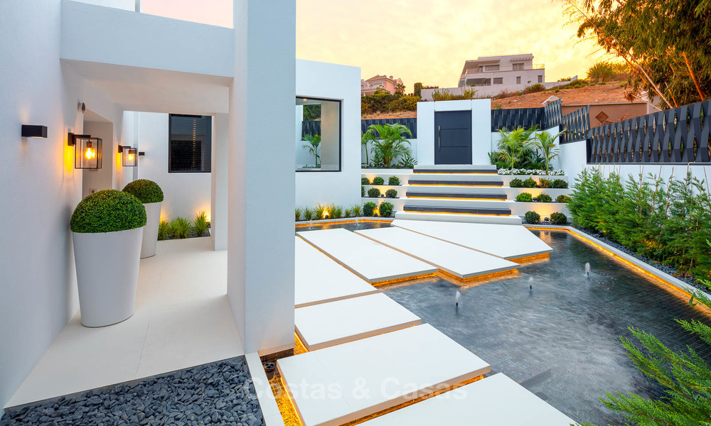 Villa de luxe spacieuse et joliment rénovée à vendre avec vue sur la mer et le golf, Nueva Andalucía, Marbella 8581