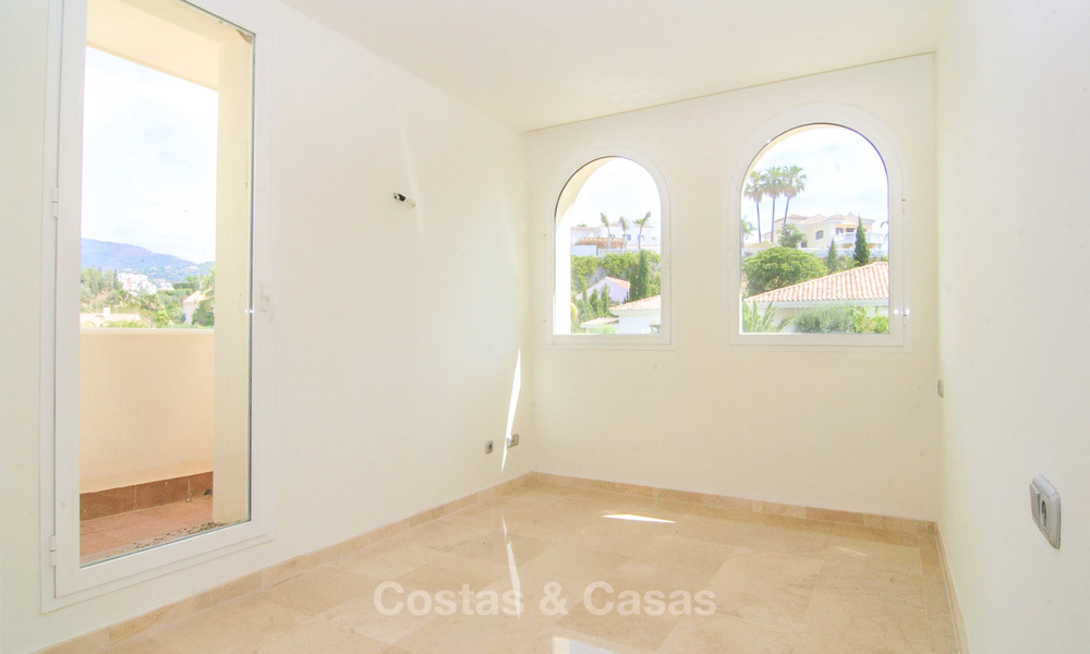 Opportunité! Grand penthouse à vendre avec 4 chambres, vue sur golf et mer à Benahavis -Marbella 8603