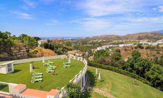 Opportunité! Grand penthouse à vendre avec 4 chambres, vue sur golf et mer à Benahavis -Marbella 8606 