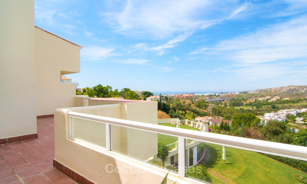 Opportunité! Grand penthouse à vendre avec 4 chambres, vue sur golf et mer à Benahavis -Marbella 8609