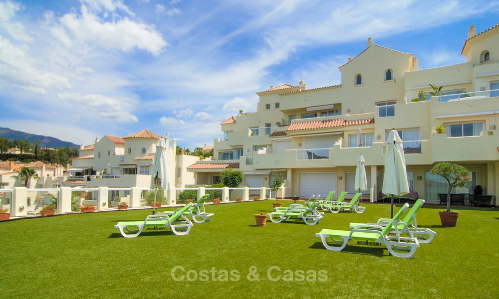 Opportunité! Grand penthouse à vendre avec 4 chambres, vue sur golf et mer à Benahavis -Marbella 8611