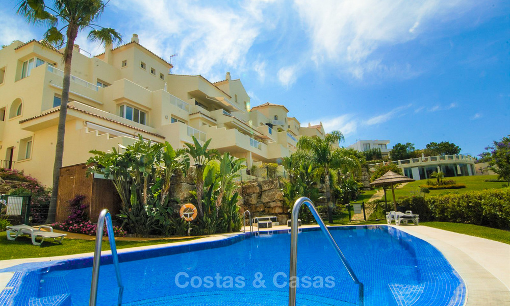 Opportunité! Grand penthouse à vendre avec 4 chambres, vue sur golf et mer à Benahavis -Marbella 8614