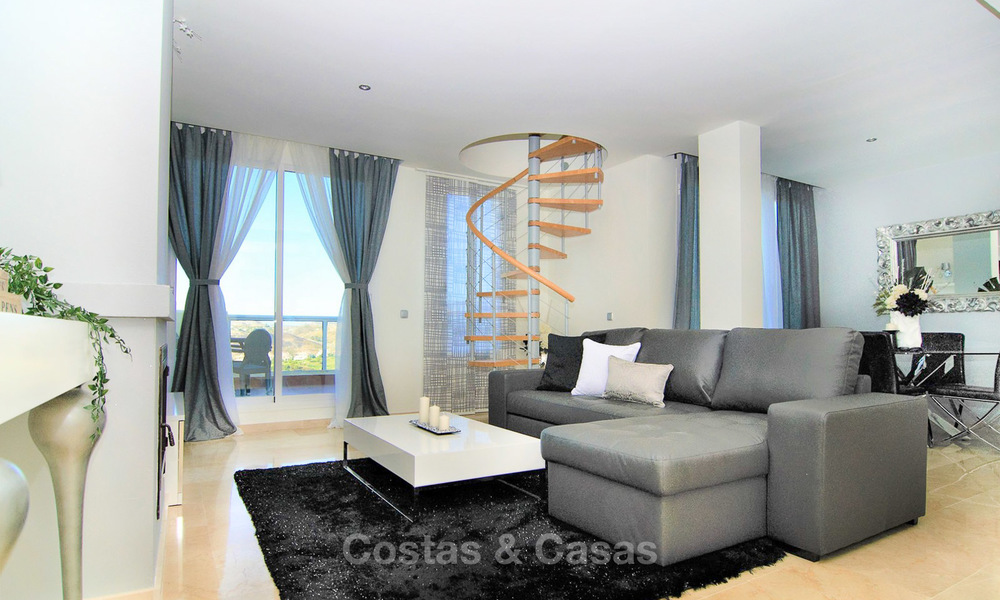 Opportunité! Grand penthouse à vendre avec 4 chambres, vue sur golf et mer à Benahavis -Marbella 8617