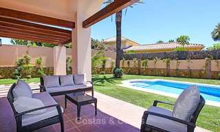 Villa de style classique située dans un quartier résidentiel prêt de la mer à vendre, Marbella Est 8743 