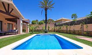 Villa de style classique située dans un quartier résidentiel prêt de la mer à vendre, Marbella Est 8749 