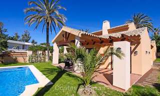 Villa de style classique située dans un quartier résidentiel prêt de la mer à vendre, Marbella Est 8758 