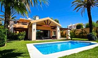 Villa de style classique située dans un quartier résidentiel prêt de la mer à vendre, Marbella Est 8760 