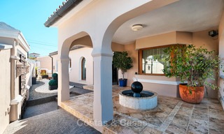 Villa confortable et luxueuse, de style traditionnel avec vue sur la mer à vendre, prête à emménager - Elviria, Marbella Est 8798 