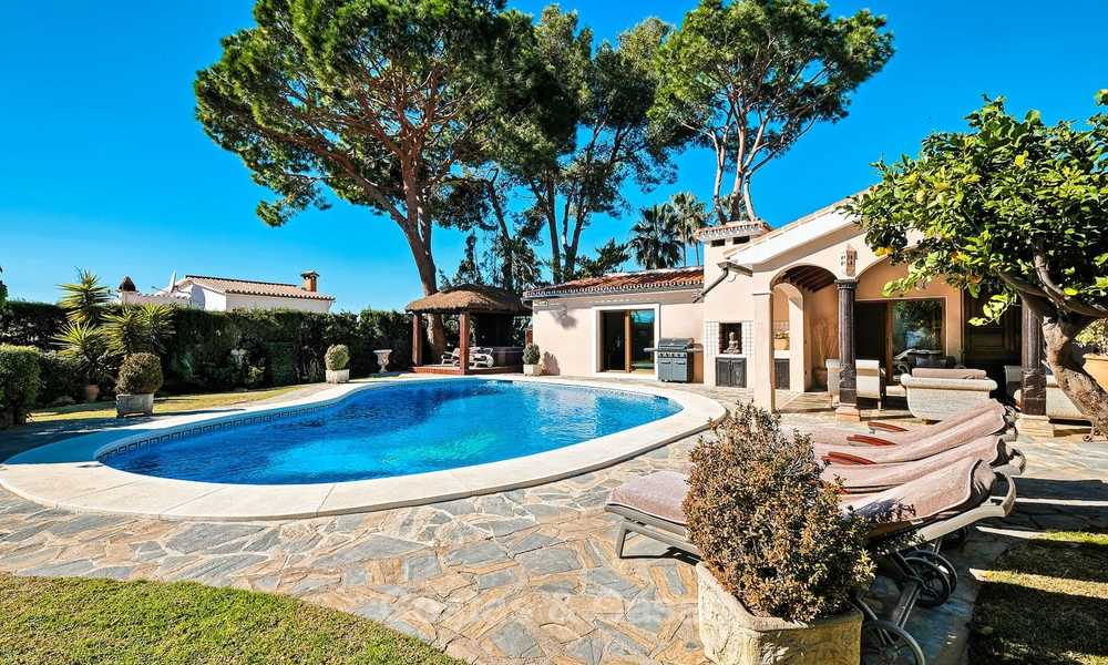 Villa confortable et luxueuse, de style traditionnel avec vue sur la mer à vendre, prête à emménager - Elviria, Marbella Est 8805