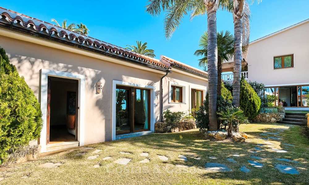 Villa confortable et luxueuse, de style traditionnel avec vue sur la mer à vendre, prête à emménager - Elviria, Marbella Est 8823