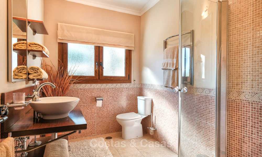 Villa confortable et luxueuse, de style traditionnel avec vue sur la mer à vendre, prête à emménager - Elviria, Marbella Est 8826