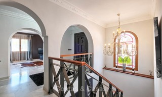 Villa confortable et luxueuse, de style traditionnel avec vue sur la mer à vendre, prête à emménager - Elviria, Marbella Est 8846 