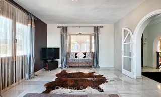 Villa confortable et luxueuse, de style traditionnel avec vue sur la mer à vendre, prête à emménager - Elviria, Marbella Est 8854 