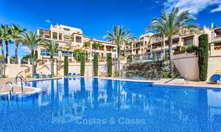 Superbe duplex penthouse à vendre dans un complexe de luxe, sur un golf avec vue sur mer - Benahavis, Marbella 8868 