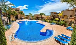 Superbe duplex penthouse à vendre dans un complexe de luxe, sur un golf avec vue sur mer - Benahavis, Marbella 8869 